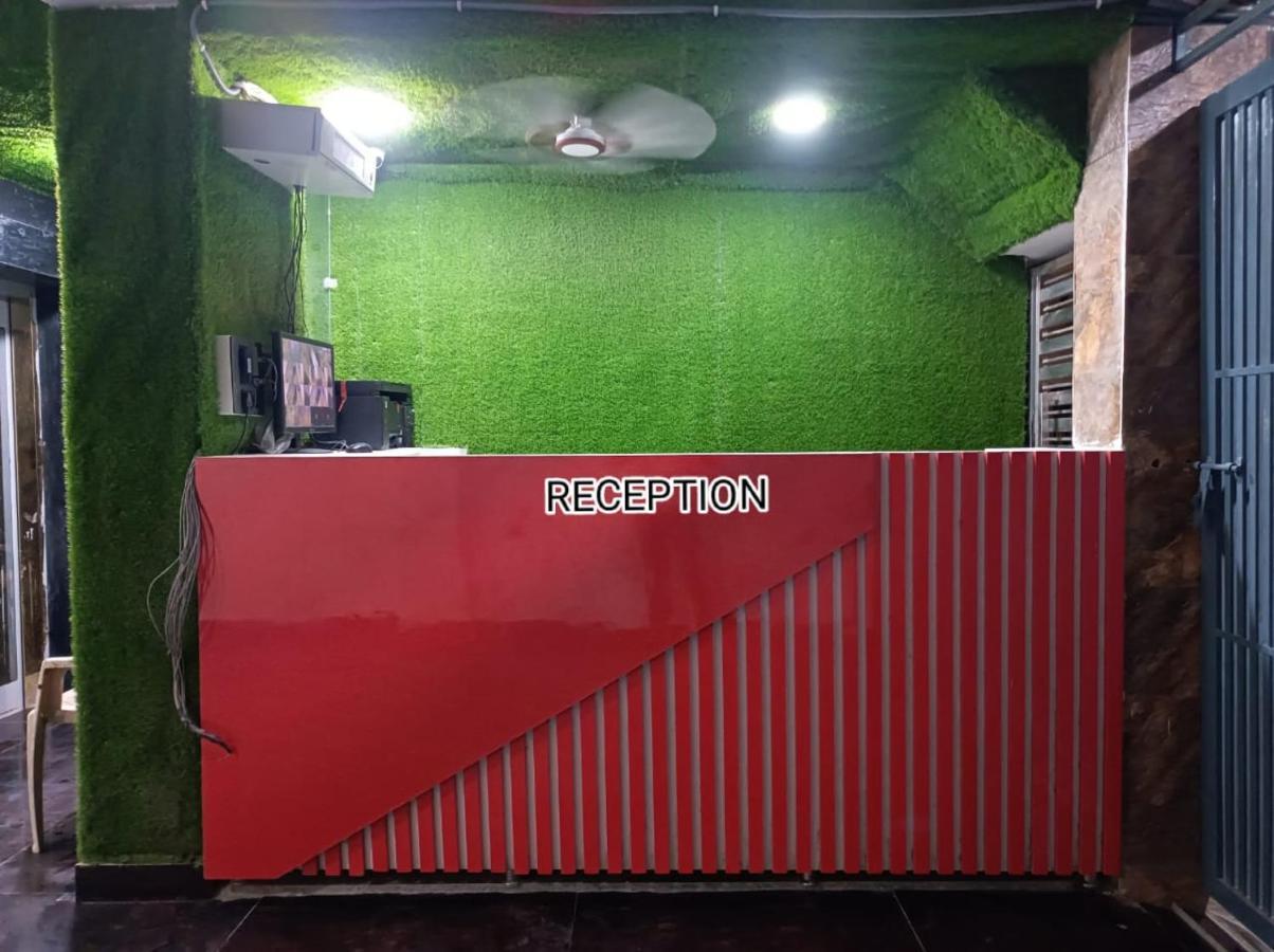 Hotel Twamev Couple Friendly Laxmi Nagar Yeni Delhi Dış mekan fotoğraf