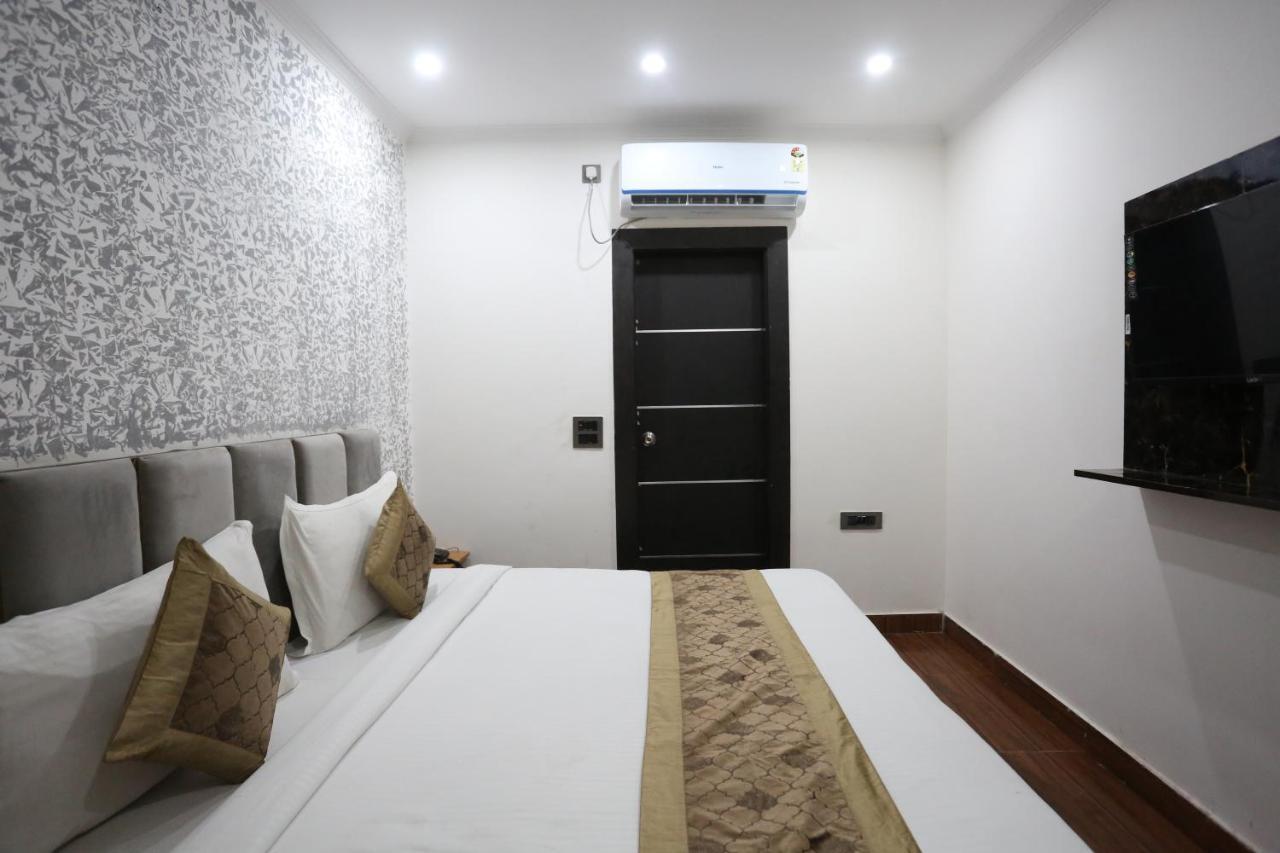 Hotel Twamev Couple Friendly Laxmi Nagar Yeni Delhi Dış mekan fotoğraf