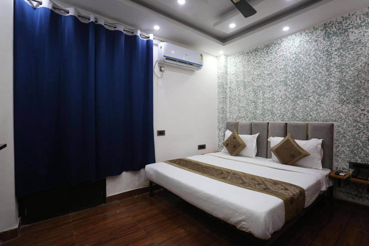 Hotel Twamev Couple Friendly Laxmi Nagar Yeni Delhi Dış mekan fotoğraf