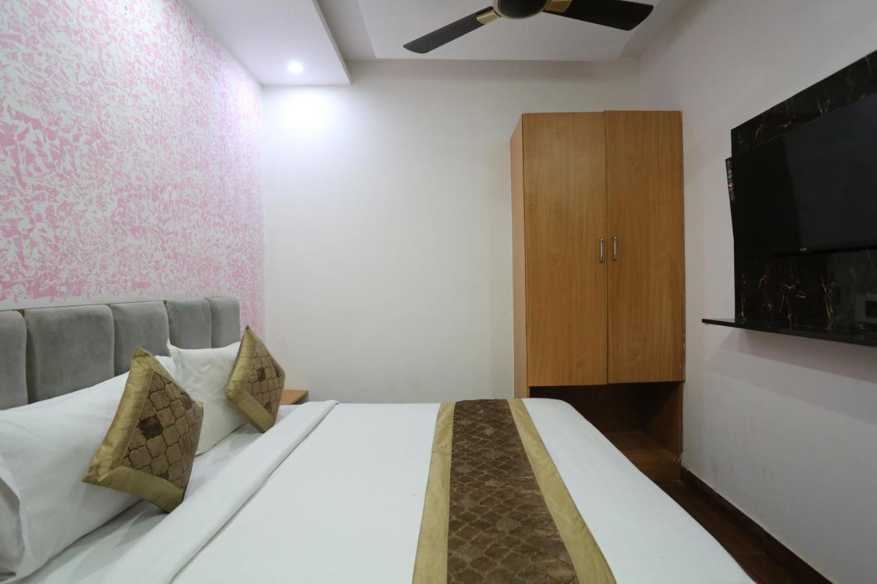 Hotel Twamev Couple Friendly Laxmi Nagar Yeni Delhi Dış mekan fotoğraf