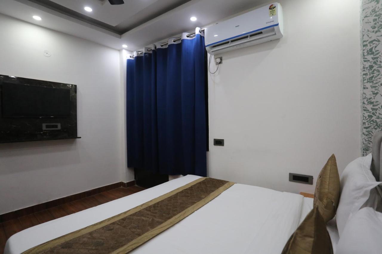 Hotel Twamev Couple Friendly Laxmi Nagar Yeni Delhi Dış mekan fotoğraf