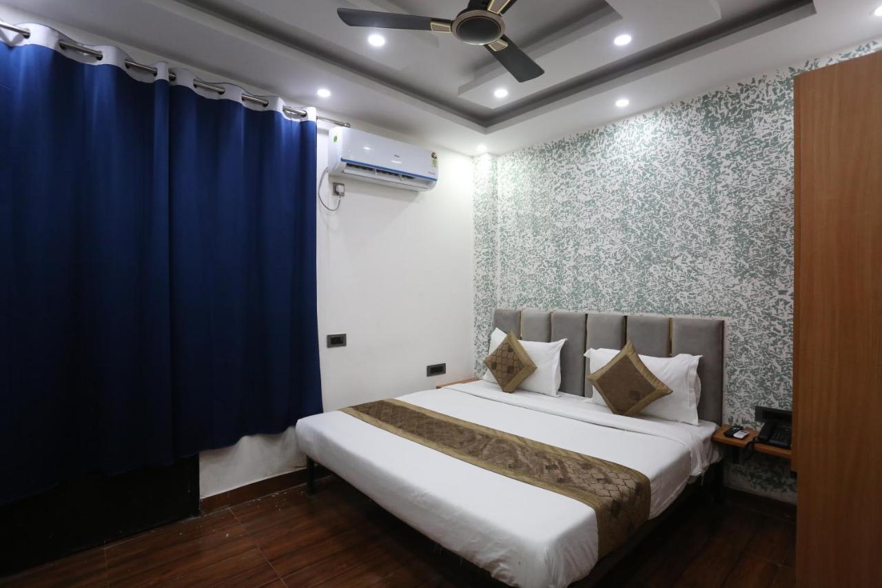 Hotel Twamev Couple Friendly Laxmi Nagar Yeni Delhi Dış mekan fotoğraf