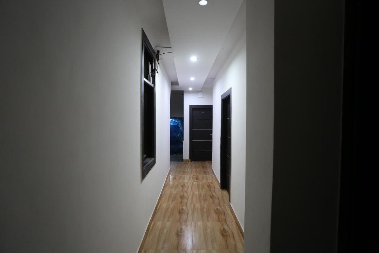 Hotel Twamev Couple Friendly Laxmi Nagar Yeni Delhi Dış mekan fotoğraf