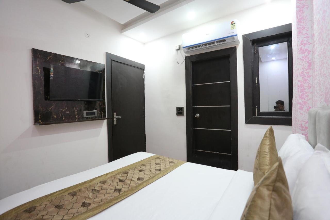 Hotel Twamev Couple Friendly Laxmi Nagar Yeni Delhi Dış mekan fotoğraf