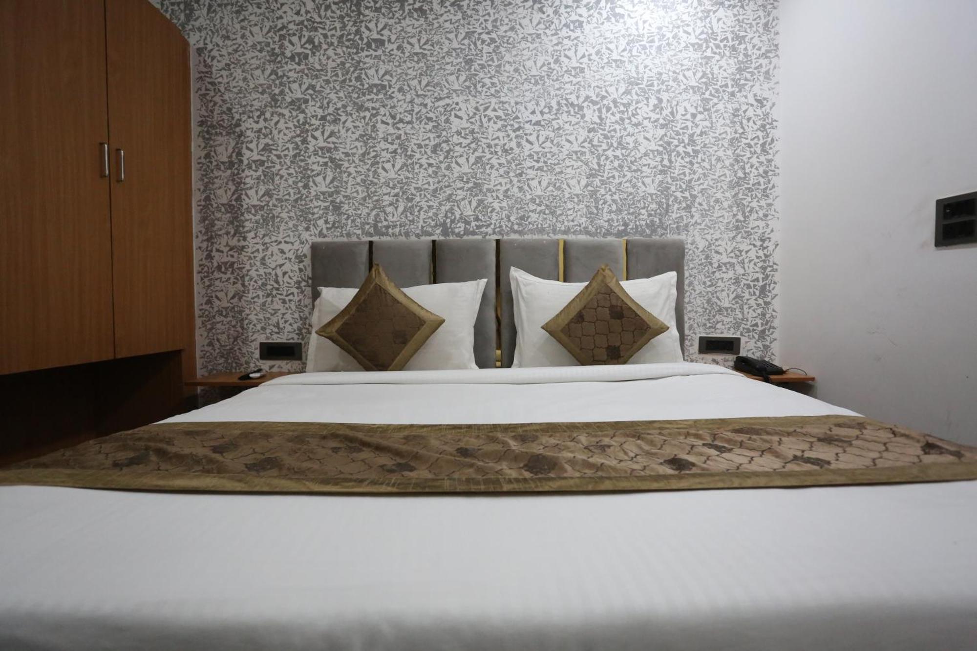 Hotel Twamev Couple Friendly Laxmi Nagar Yeni Delhi Dış mekan fotoğraf