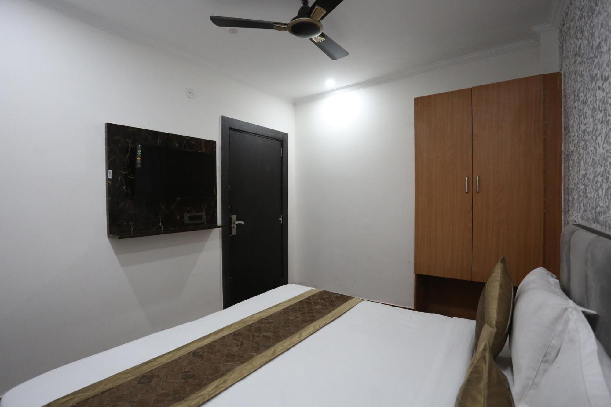 Hotel Twamev Couple Friendly Laxmi Nagar Yeni Delhi Dış mekan fotoğraf