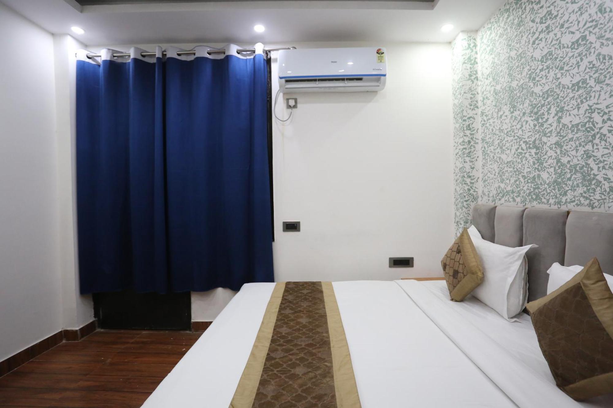 Hotel Twamev Couple Friendly Laxmi Nagar Yeni Delhi Dış mekan fotoğraf