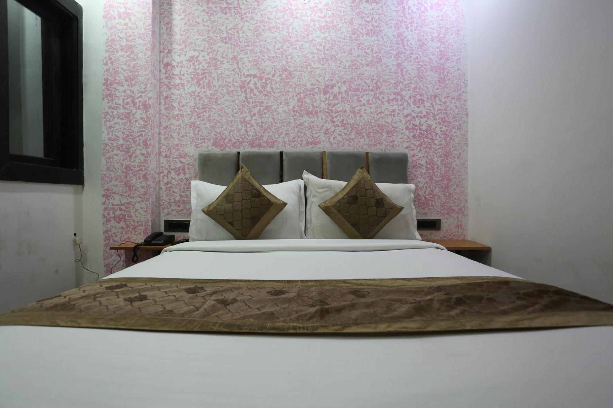 Hotel Twamev Couple Friendly Laxmi Nagar Yeni Delhi Dış mekan fotoğraf