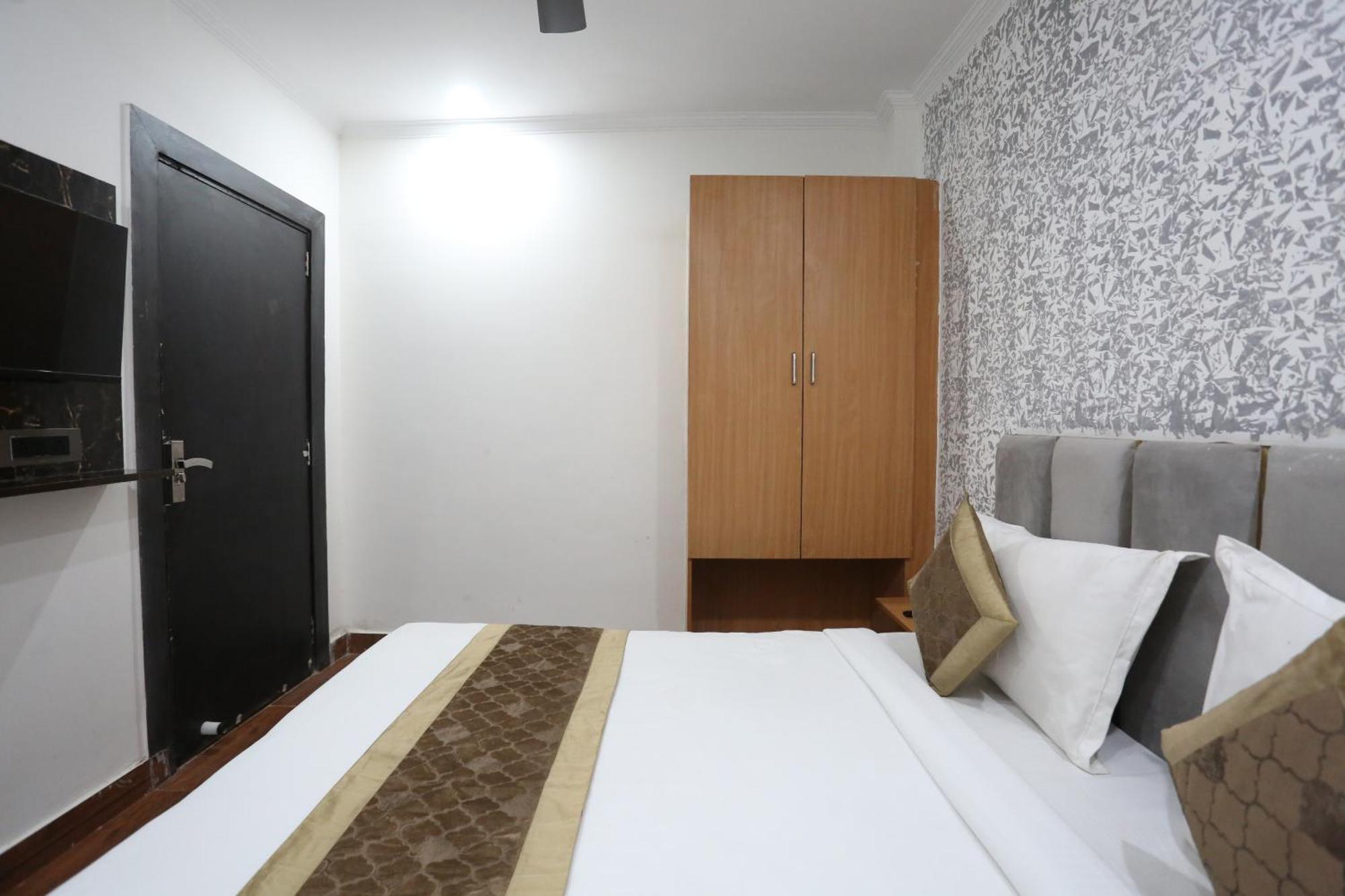 Hotel Twamev Couple Friendly Laxmi Nagar Yeni Delhi Dış mekan fotoğraf