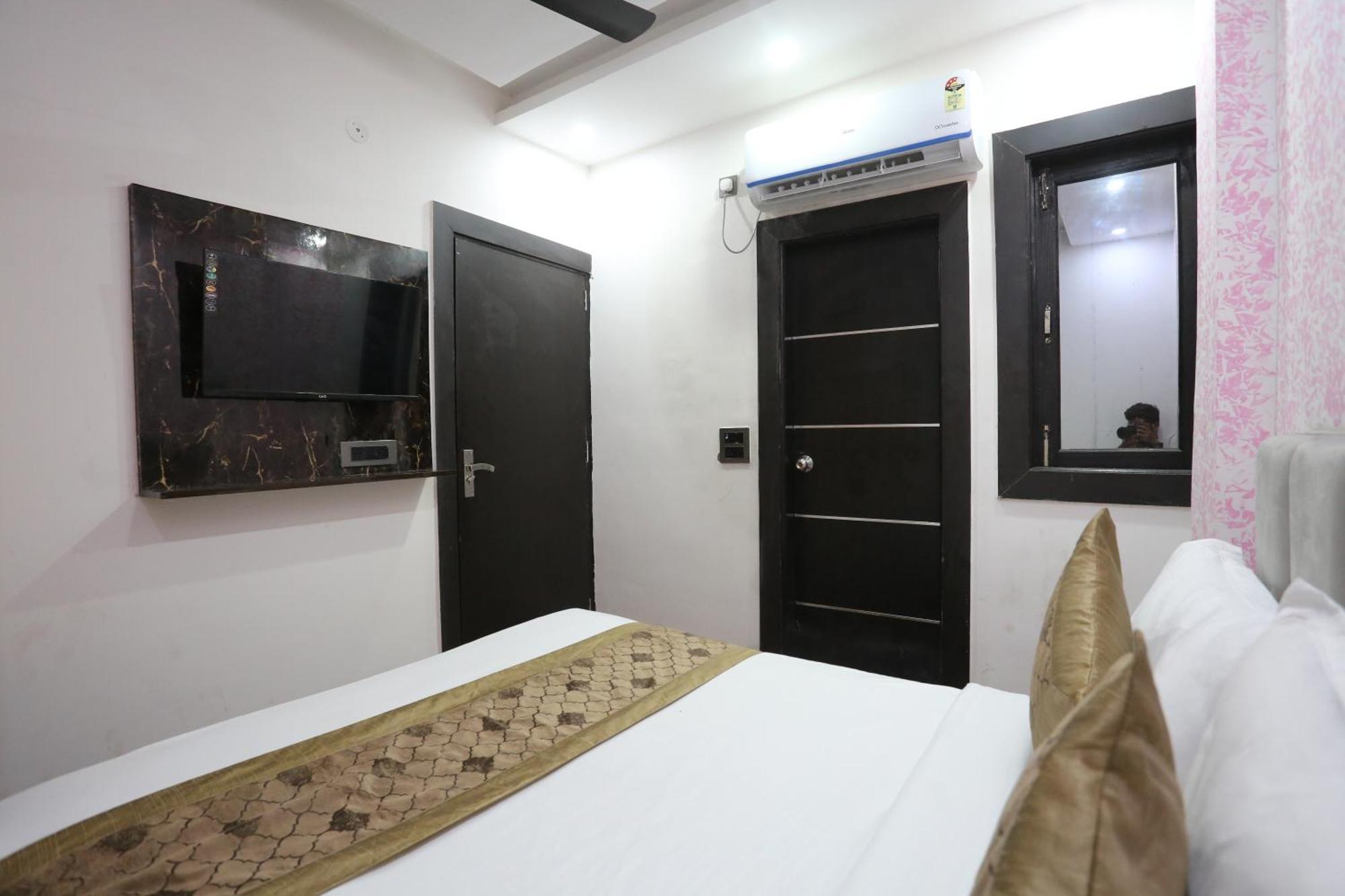 Hotel Twamev Couple Friendly Laxmi Nagar Yeni Delhi Dış mekan fotoğraf