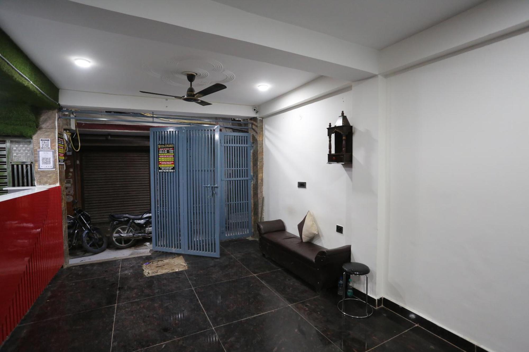 Hotel Twamev Couple Friendly Laxmi Nagar Yeni Delhi Dış mekan fotoğraf