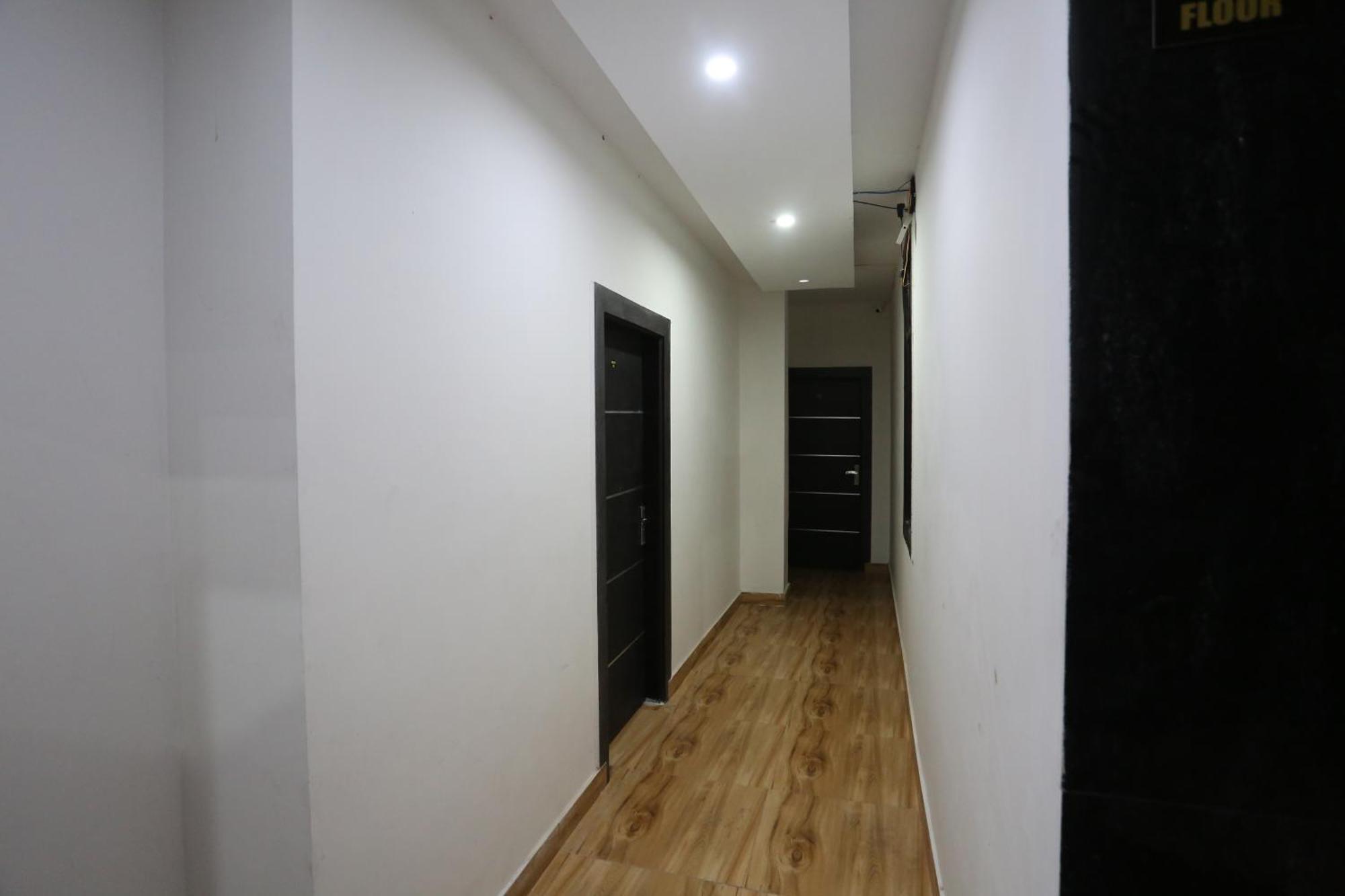 Hotel Twamev Couple Friendly Laxmi Nagar Yeni Delhi Dış mekan fotoğraf