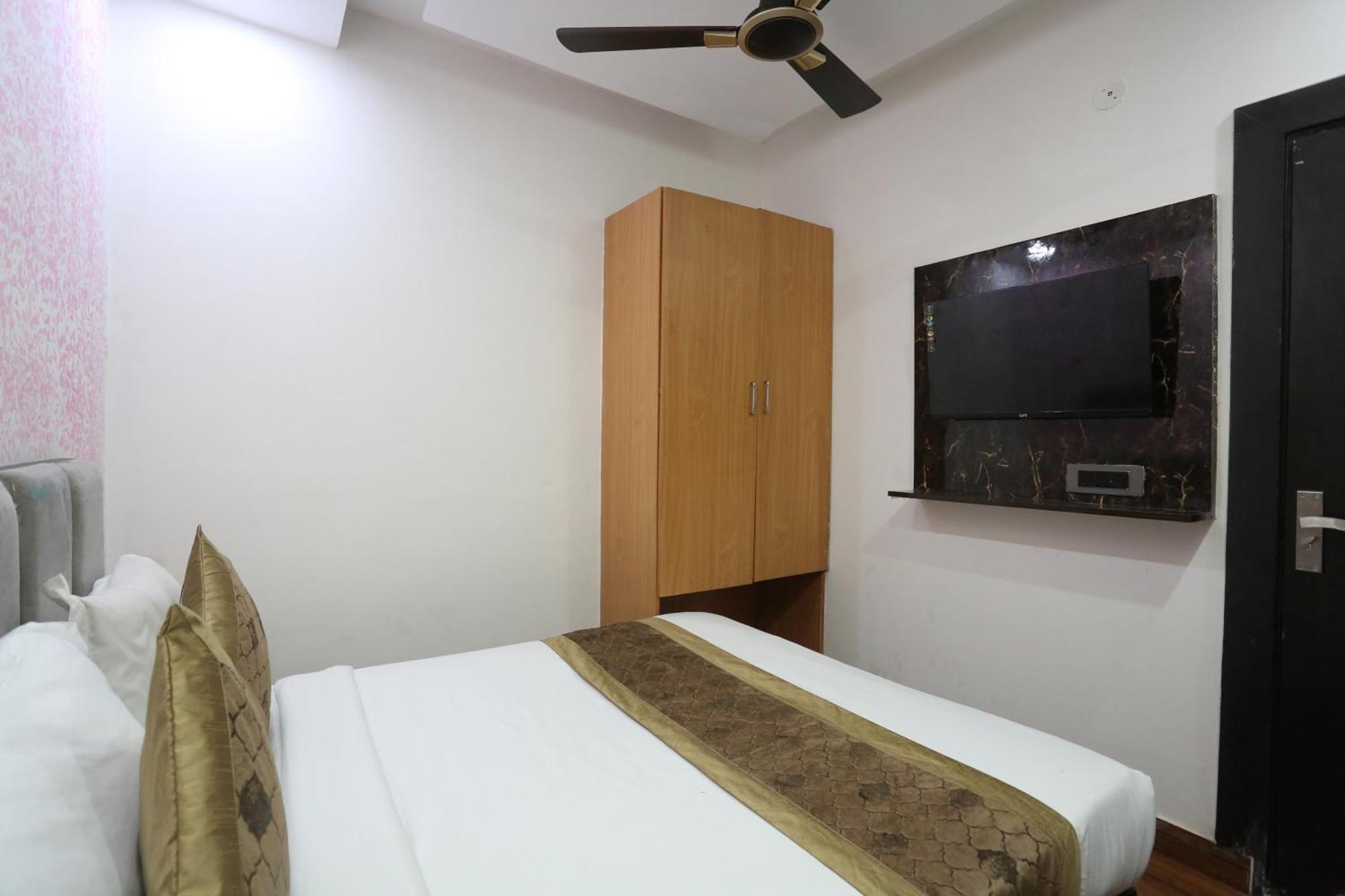 Hotel Twamev Couple Friendly Laxmi Nagar Yeni Delhi Dış mekan fotoğraf