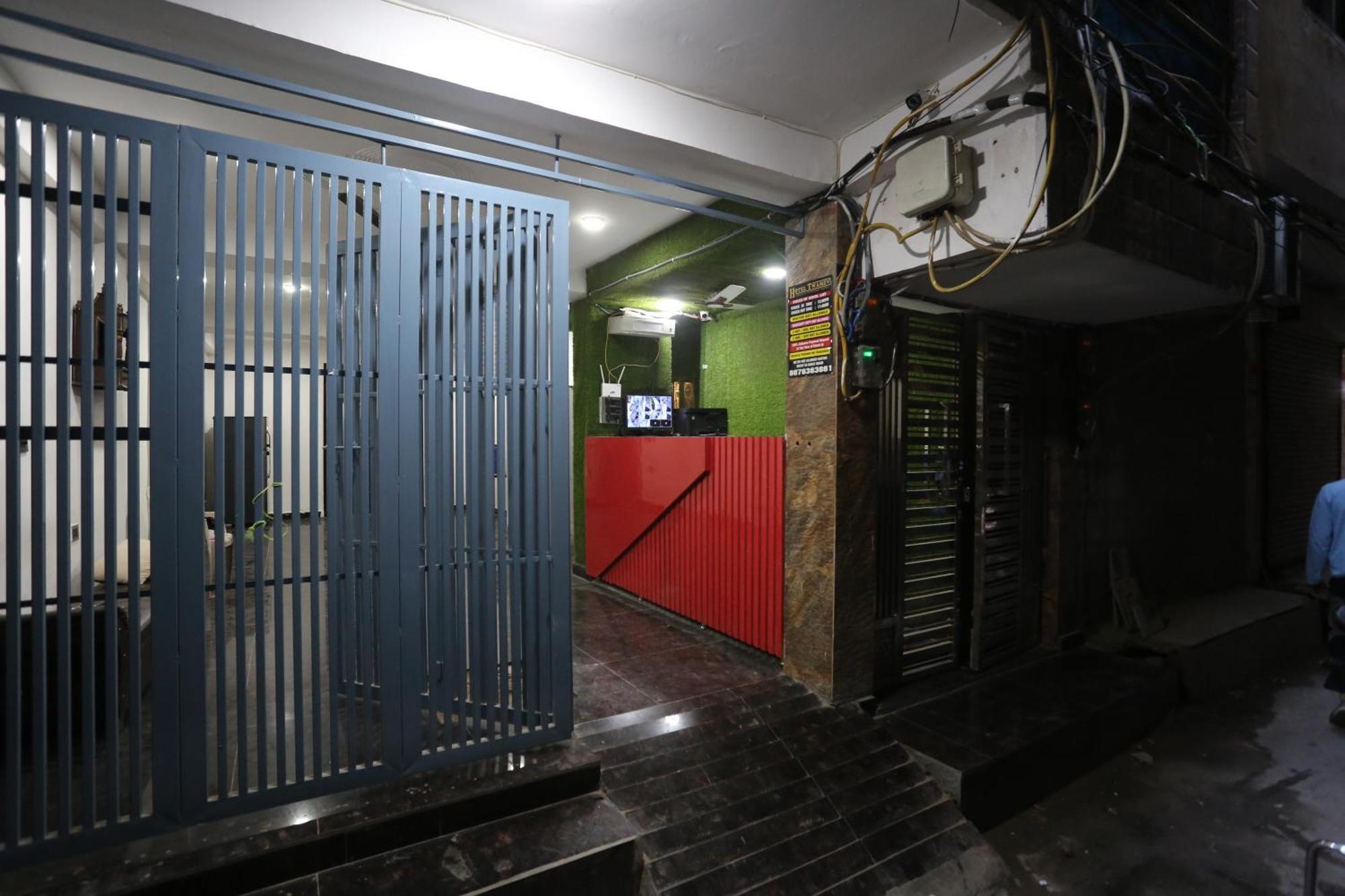 Hotel Twamev Couple Friendly Laxmi Nagar Yeni Delhi Dış mekan fotoğraf